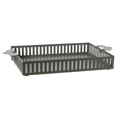 Il vassoio grande Old è realizzato in metallo colorato e adornato con eleganti maniglie laterali, conferendo un tocco di raffinatezza tipico della collezione Old. Dimensioni: 31 x 34,5 x 6 H cm Prodotto in Italia. In negozio e online su tuttochic.live