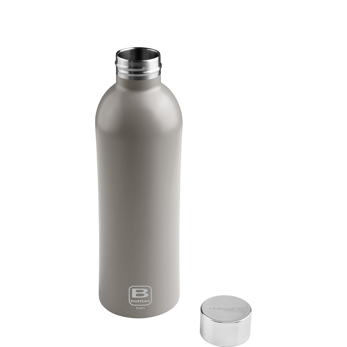 Bottiglia TWIN 800 ml (27.051 fl.oz.) Concrete sand - grigio sabbiato. Tappo finitura lucida. Finitura anti-graffio DIAMOND COATING. Mantiene i liquidi caldi per 12 ore, freddi per 24 e il ghiaccio per 36 ore. Realizzata in acciaio inox 18/10 Misure: Diametro ø 8 cm, altezza 26 cm. In negozio e on line su tuttochic.live