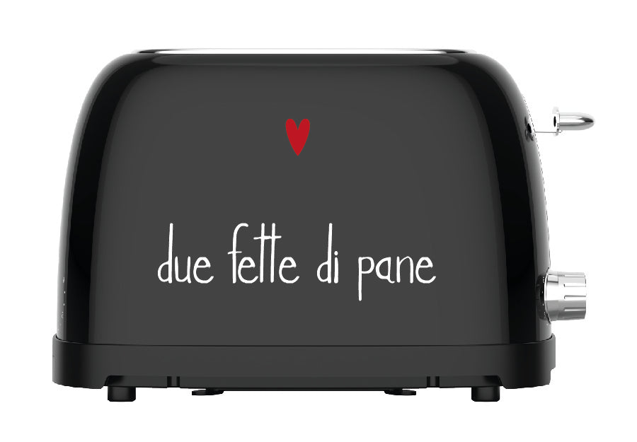 Aggiungi stile e un tocco di eleganza alla tua colazione con il Tostapane nero "due fette di pane" di Simple Day. Realizzato in metallo di colore nero e dal design vintage, è perfetto per tostare fette di pane e pancarrè. Dimensioni: 27 x 16,5 x 19 cm 220-240V  Disegnato in Italia. In negozio e online su tuttochic.live