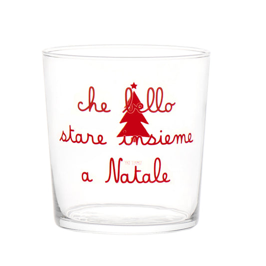 Esaltate la vostra tavola con il Set 6 Bicchieri acqua "che bello stare insieme a Natale". Realizzati in vetro temperato con una delicata scritta rosso rubino serigrafata, questi bicchieri sono perfetti per aggiungere un tocco di eleganza durante le festività.  Capacità: 35,5 cl. In negozio e online su tuttochic.live