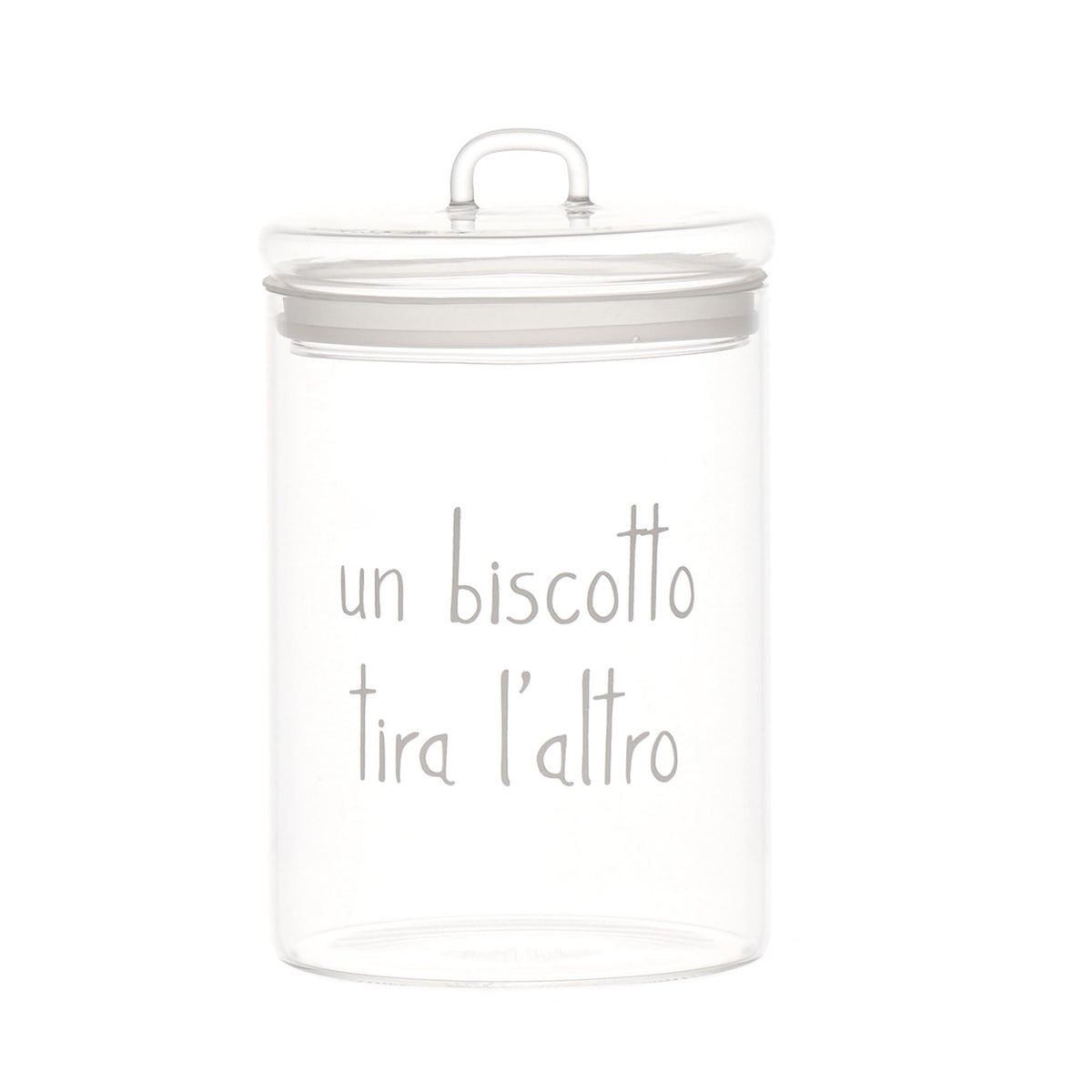 La Biscottiera "un biscotto tira l'altro" di Simple Day è elegante e funzionale, realizzata in pregiato vetro borosilicato trasparente con guarnizione ermetica per mantenere i biscotti freschi e croccanti. Dimensioni diametro 12 cm x altezza 20 cm  In negozio e online su tuttochic.live