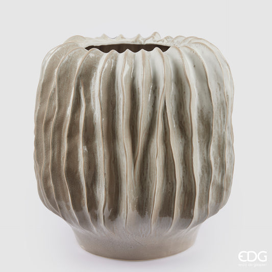 Vaso da terra scultoreo tondeggiante a righe verticali color avorio e tortora in ceramica waterproof H 49 cm di EDG Enzo De Gasperi.