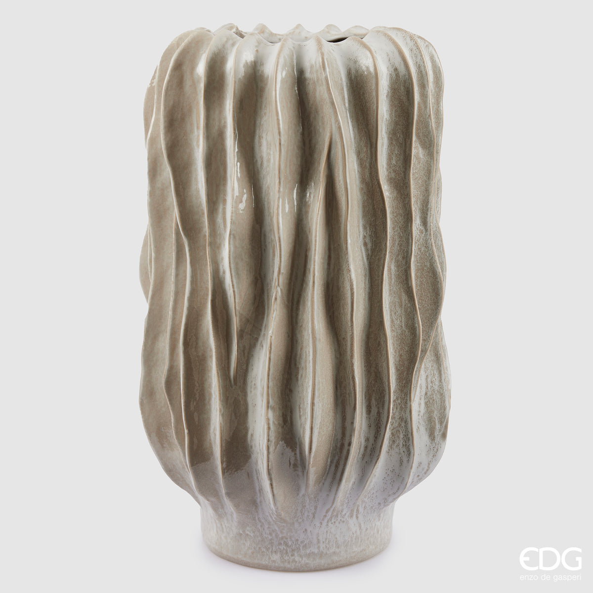 Vaso da terra scultoreo a righe verticali color avorio e tortora in ceramica waterproof H 61 cm di EDG Enzo De Gasperi.
