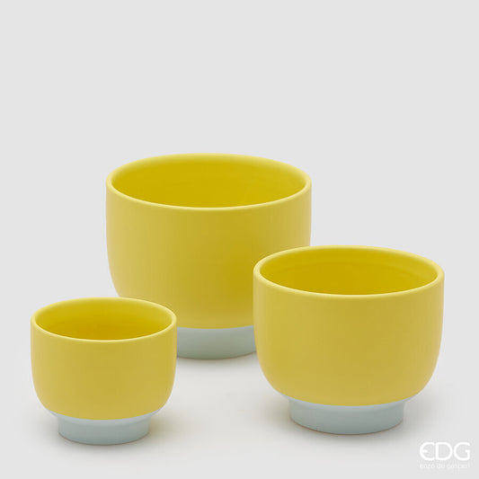 Serie 3 Cachepot bicolore in ceramica con piede. La serie comprende 3 dimensioni diverse . In negozio e online su tuttochic.live