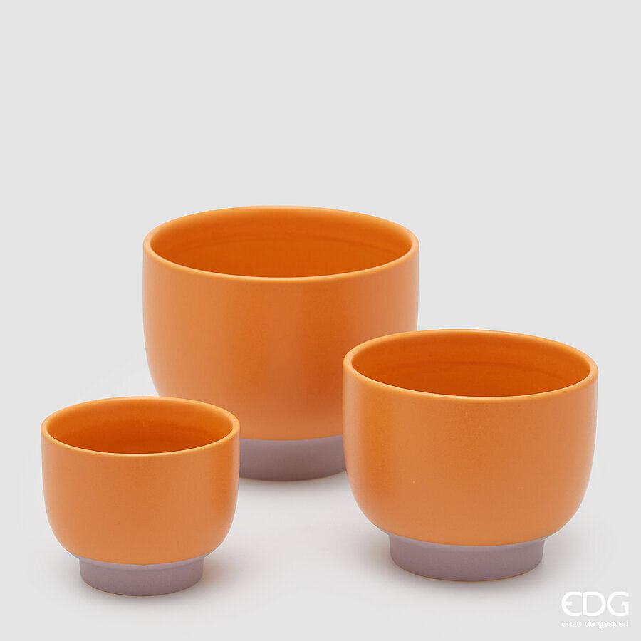 Serie 3 Cachepot bicolore in ceramica con piede. La serie comprende 3 dimensioni diverse . In negozio e online su tuttochic.live