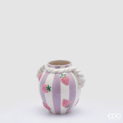 Vaso Portafiori Fragole in ceramica, il suo design unico con decoro di fragole renderà la tua casa più accogliente e colorata. Dimensione: cm Ø 16 x h 17. In negozio e online su tuttochic.live