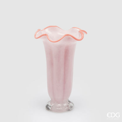 Il vaso portafiori Campanula in vetro h 30 è un vero e proprio gioiello d'arte per la tua casa. Disponibile in 4 colori. Dimensioni: cm Ø 19 x h 30. In negozio e online su tuttochic.live