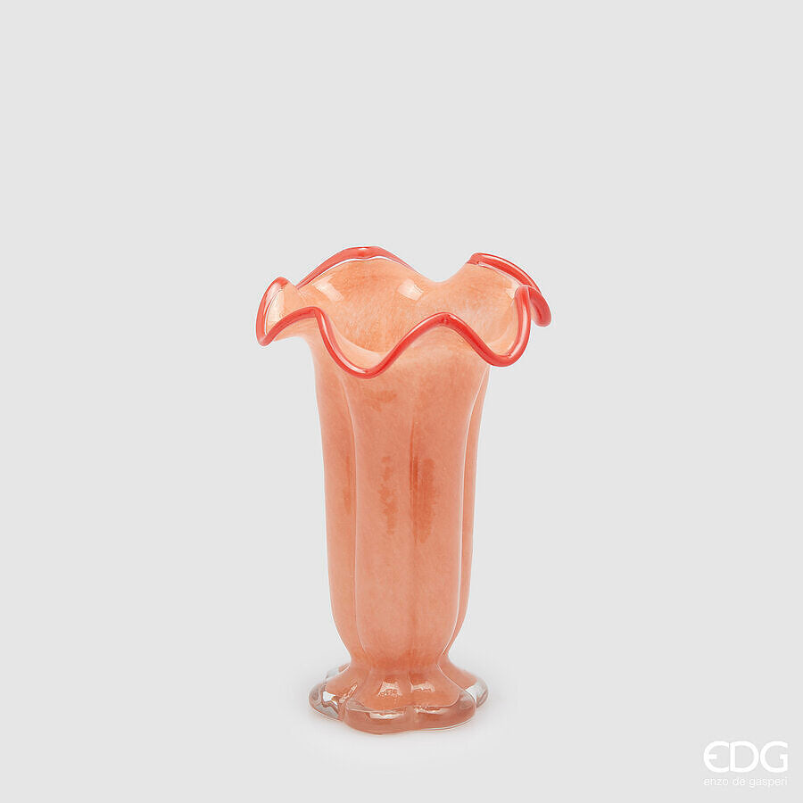 Il vaso portafiori Campanula in vetro h 25 è un vero e proprio gioiello d'arte per la tua casa. Disponibile in 4 colori. Dimensioni: cm Ø 16 x h 25. In negozio e online su tuttochic.live