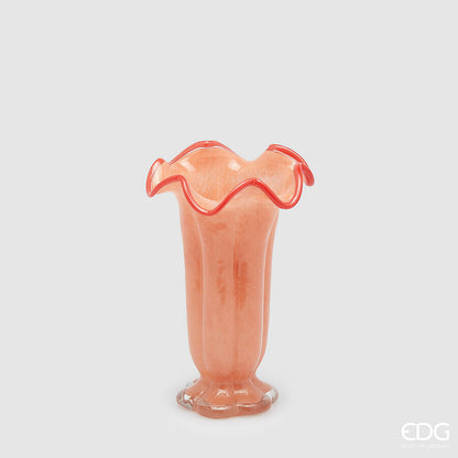 Il vaso portafiori Campanula in vetro h 25 è un vero e proprio gioiello d'arte per la tua casa. Disponibile in 4 colori. Dimensioni: cm Ø 16 x h 25. In negozio e online su tuttochic.live