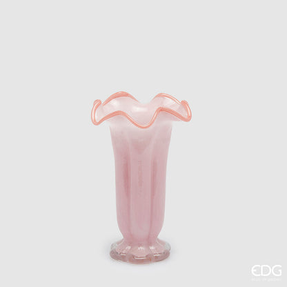 Il vaso portafiori Campanula in vetro h 25 è un vero e proprio gioiello d'arte per la tua casa. Disponibile in 4 colori. Dimensioni: cm Ø 16 x h 25. In negozio e online su tuttochic.live
