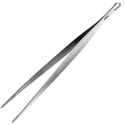 Realizzata in acciaio inox, la Pinza da cucina Esatto è ideale per lavori delicati in cucina e sulla griglia. Dimensioni: cm 30x1,8x5h Peso: 77 g. In negozio e online su tuttochic.live