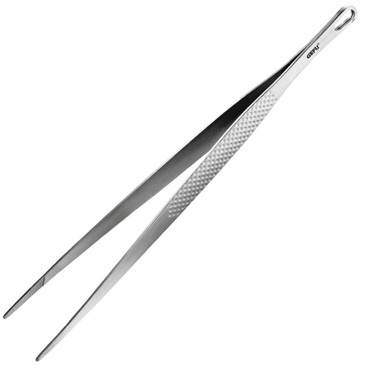 Realizzata in acciaio inox, la Pinza da cucina Esatto è ideale per lavori delicati in cucina e sulla griglia. Dimensioni: cm 30x1,8x5h Peso: 77 g. In negozio e online su tuttochic.live