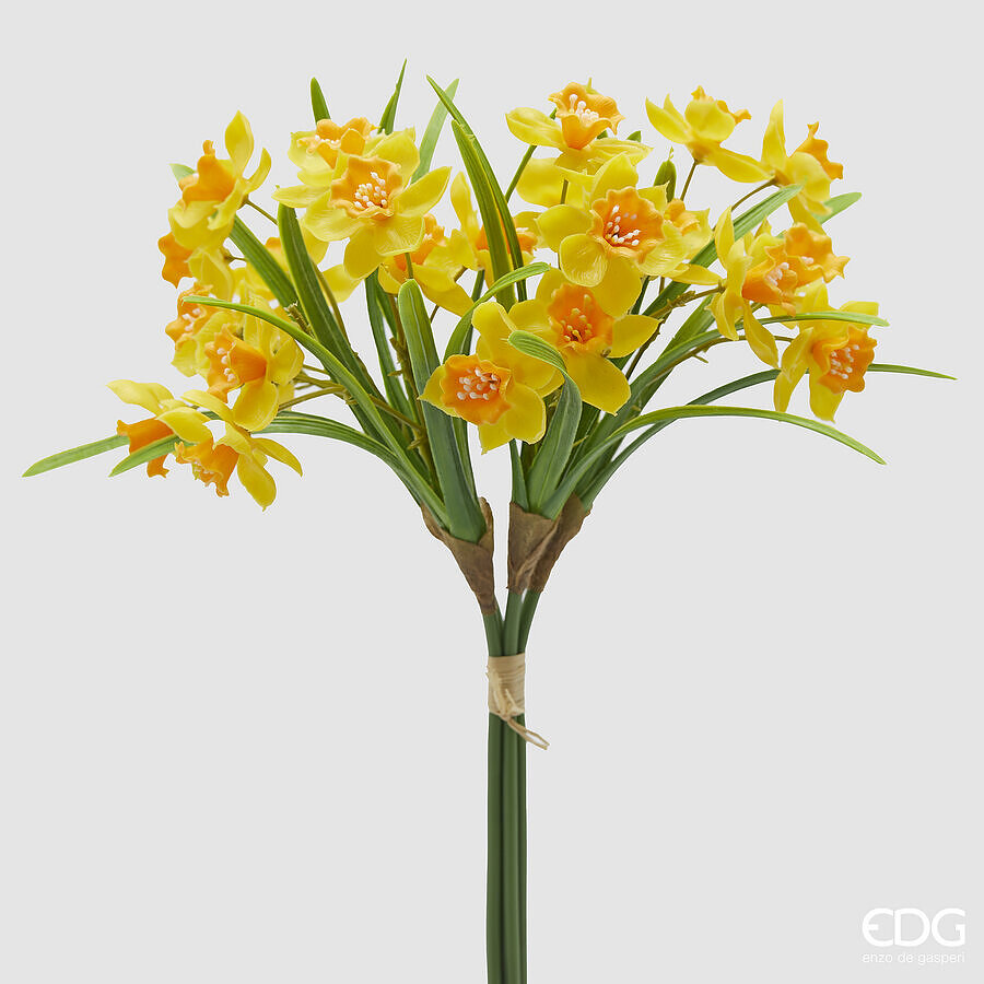 Mazzo di Narciso giallo/arancio artificiale è perfetto per illuminare ogni angolo della tua casa Dimensioni: altezza cm 38. In negozio e online su tuttochic.live