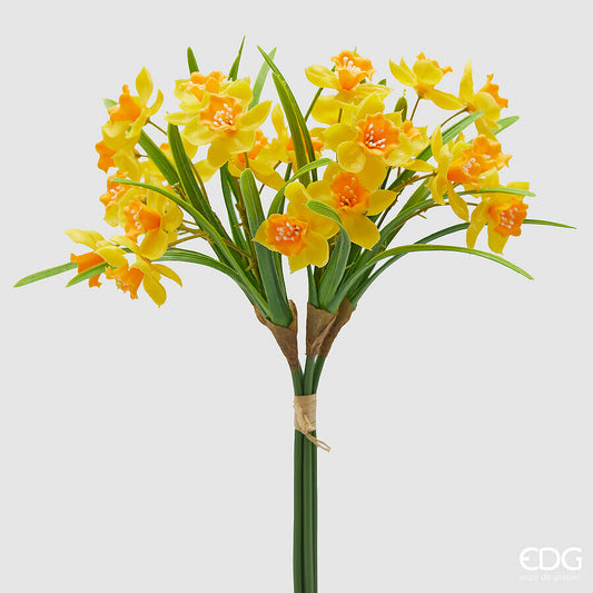 Mazzo di Narciso giallo/arancio artificiale è perfetto per illuminare ogni angolo della tua casa Dimensioni: altezza cm 38. In negozio e online su tuttochic.live