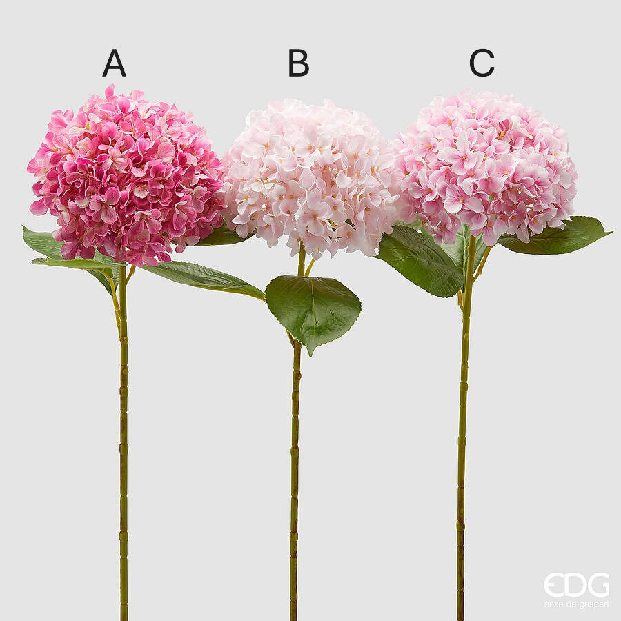 Questa ortensia di colore rosa è un fiore artificiale con un ramo resistente in plastica e petali morbidi in tessuto. Disponibili in 3 tonalità di azzurro Dimensioni: altezza cm 65. In negozio e online su tuttochic.live