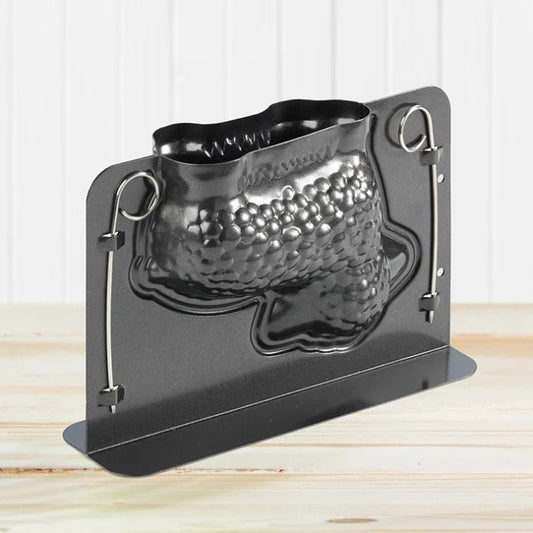 Stampo per dolce a forma di agnello tridimensionale in acciaio al carbonio con antiaderente di alta qualità per la cottura in forno. Dimensioni: 6,2 x 19,5 x 12,8 cm Capacità 900 ml. In negozio e online su tuttochic.live