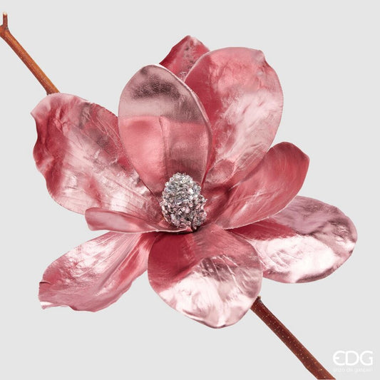 Realizzata in PVC con effetto tessuto di colore rosa metallizzato, con clip in metallo. Ideale per decorare alberi di natale e composizioni decorative in genere. Dimensioni: diametro cm 20.In negozio e online su tuttochic.live