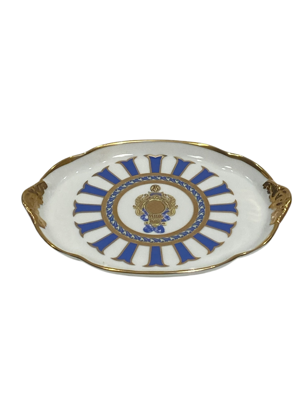 Piattino ovale in porcellana Limoges con decoro in oro zecchino e blu. Dimensioni: cm 15,5 x 11 x h 1,5. In negozio e online su tuttochic.live
