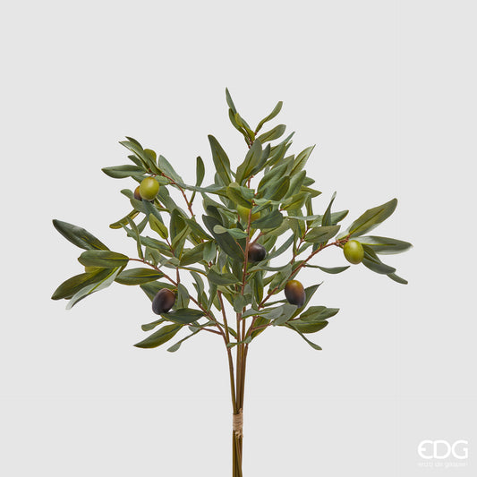 Questo mazzo di olivo alto 41 cm è realizzato in plastica verde di alta qualità. Con le olive realistiche, aggiungerà un tocco di natura alla tua casa. Realizzato con materiali resistenti, è perfetto per decorazioni durature. Abbinamento completo con Corona Olivo con olive. In negozio e online su tuttochic.live.