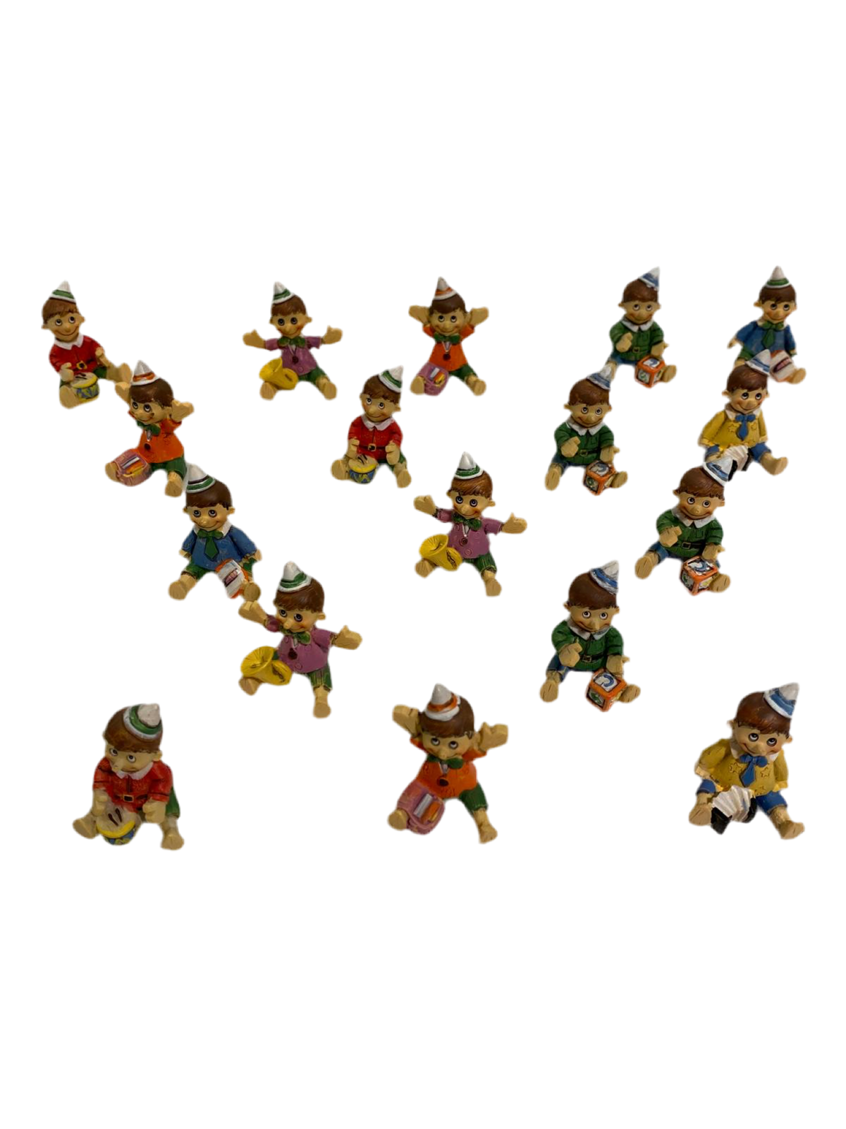 Set di 17 bomboniere di mini Pinocchio in resina decorata. Dimensioni: cm 3 x 2,5 x h 4 Confettata e astuccio non incluso. In negozio e online su tuttochic.live
