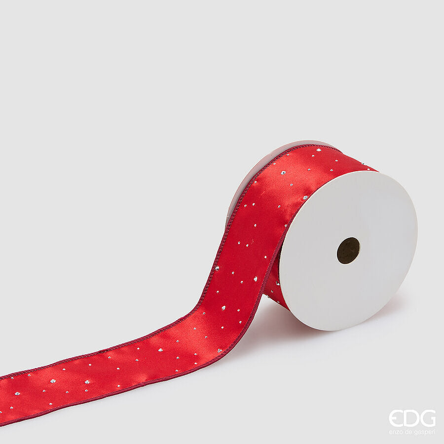 Bobina di nastro natalizio in tessuto rosso satinato con larghezza versatile di 6,3 cm, impreziosito da piccoli micro-glitter argento brillanti in rilievo, marchio EDG Enzo De Gasperi.