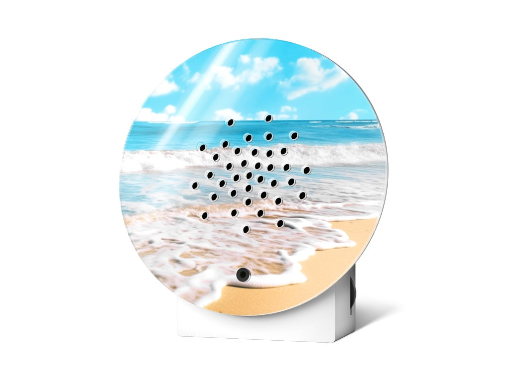 Oceanbox Surf ti fa venir voglia di trascorrere una giornata al mare. Il ritmo eterno delle onde, la brezza fresca e il richiamo dei gabbiani ci fanno rilassare subito. I suoni dell'oceano vengono attivati ​​da un rilevatore di movimento Ricaricabile Dimensioni: cm 10,8 x 5 x 11,5 h. In negozio e online su tuttochic.live