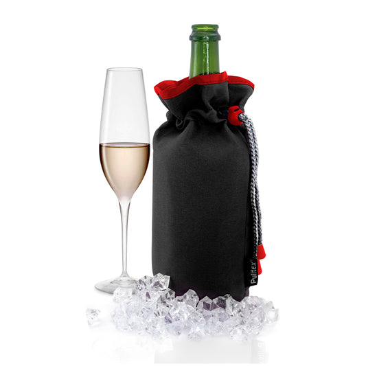 Borsa Raffredda Bottiglie è in grado di mantenere in freddo la bottiglia per l’intero pasto. Va tenuta in freezer in modo che sia sempre pronta all’uso. La borsa si chiude con una coulisse di sicurezza per evitare che la bottiglia scivoli fuori. Dimensioni: cm Ø 18 x 26,5. In negozio e online su tuttochic.live