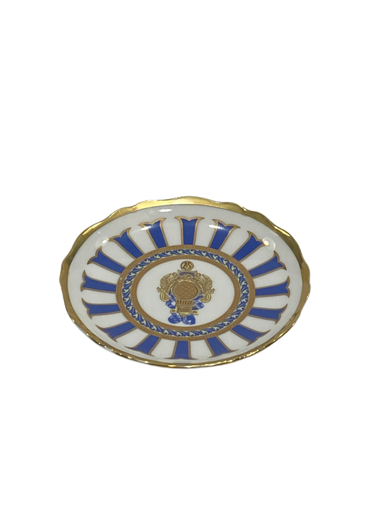 Piattino in porcellana Limoges con decoro in oro zecchino e blu. Dimensioni: cm ø 11 x h 1,5. In negozio e online su tuttochic.live