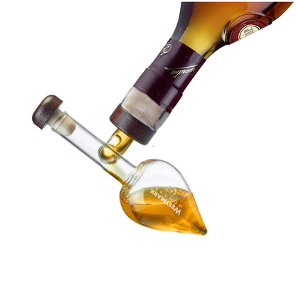 Il tappo dosatore in vetro consente un versamento preciso e veloce di esattamente 60 ml. Adatto per tutti i liquori, ma anche per aceto e olio. Il tappo dosatore può essere riposto sulla bottiglia, sigillandola ermeticamente. Non adatto per lavastoviglie. In negozio e online su tuttochic.live