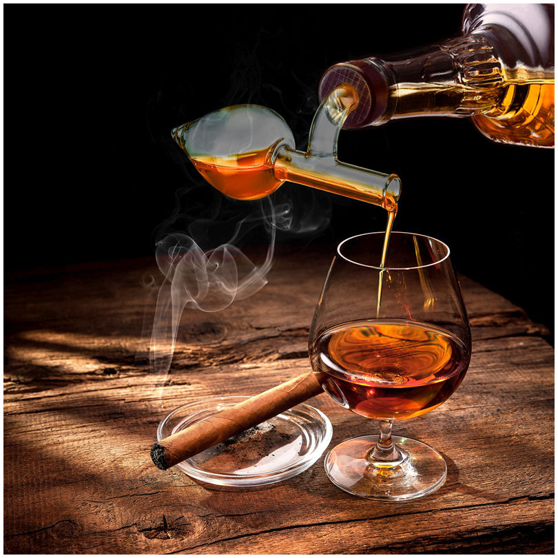 Il tappo dosatore in vetro consente un versamento preciso e veloce di esattamente 60 ml. Adatto per tutti i liquori, ma anche per aceto e olio. Il tappo dosatore può essere riposto sulla bottiglia, sigillandola ermeticamente. Non adatto per lavastoviglie. In negozio e online su tuttochic.live