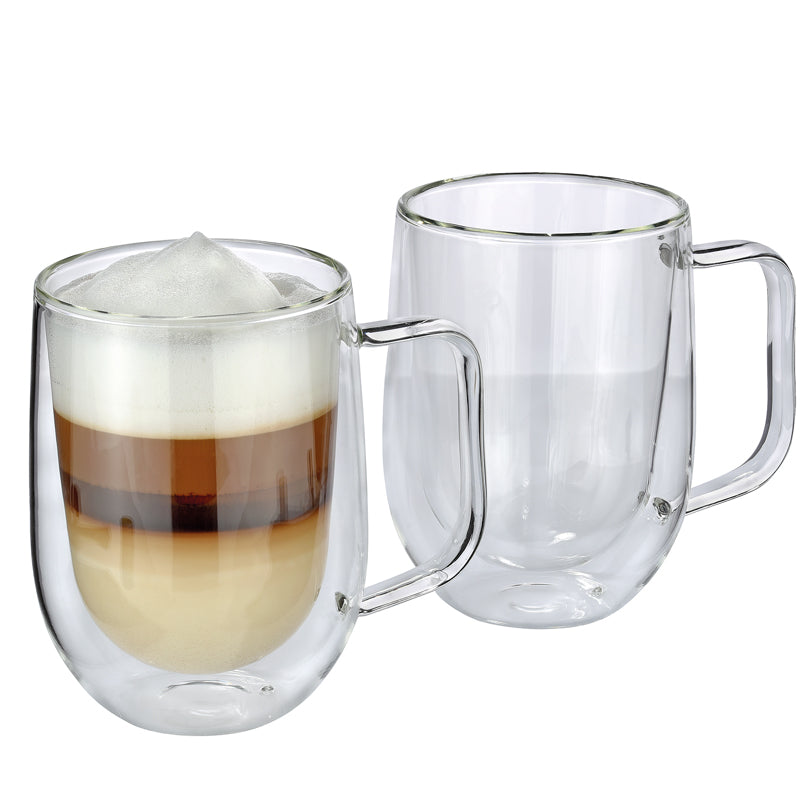 Le tazze a doppia parete sono adatte per molteplici usi. Cibo e bevande mantengono più a lungo sia il caldo che il freddo. Realizzate in vetro borosilicato, un materiale resistente ad alte temperature. Dimensioni: ø 8 cm - altezza 12 cm Capacità: ml 300. In negozio e online su tuttochic.live