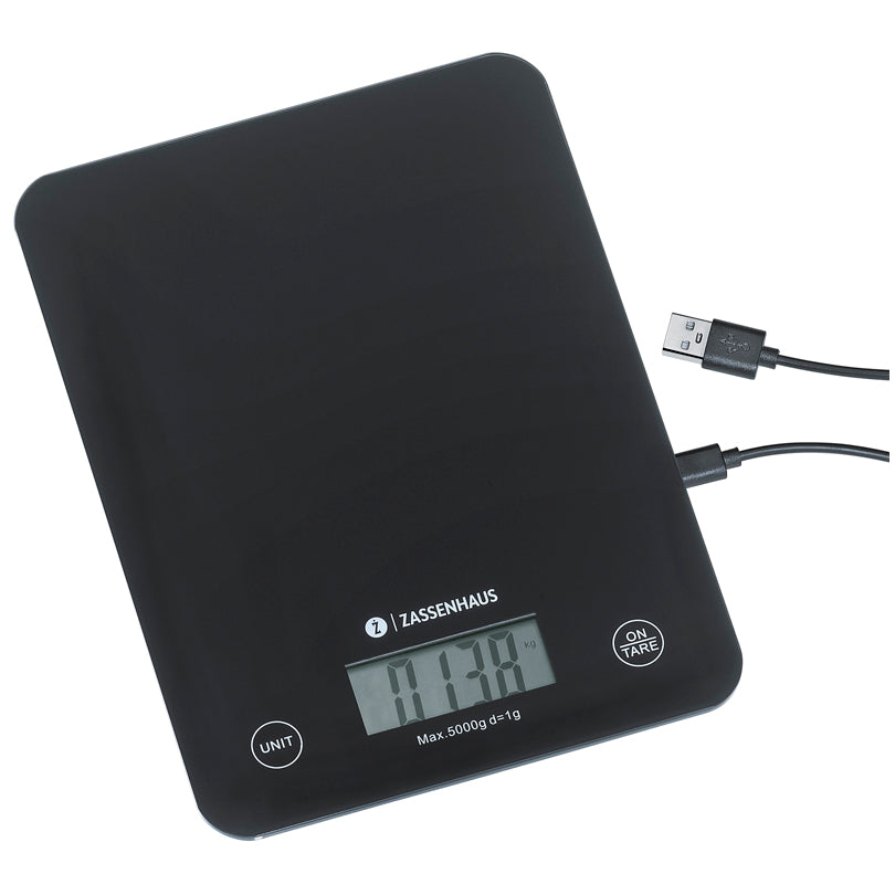 La bilancia è dotata di un display LCD e di un piatto in vetro infrangibile. Grazie alla batteria integrata agli ioni di litio e al cavo di ricarica USB-C in dotazione, la bilancia è ricaricabile. Capacità massima consentita: 5 kg. Dimensioni: cm 16 x 21,5 x 2. In negozio e online su tuttochic.live