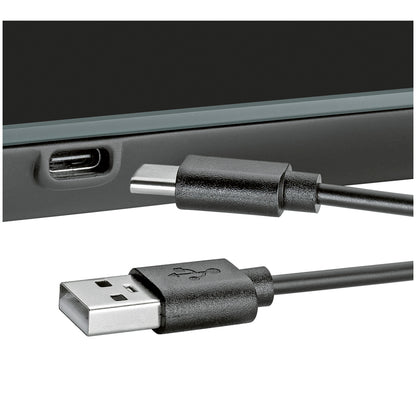 La bilancia è dotata di un display LCD e di un piatto in vetro infrangibile. Grazie alla batteria integrata agli ioni di litio e al cavo di ricarica USB-C in dotazione, la bilancia è ricaricabile. Capacità massima consentita: 5 kg. Dimensioni: cm 16 x 21,5 x 2. In negozio e online su tuttochic.live