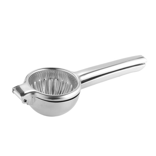 Lo spremiagrumi è realizzato interamente in acciaio inossidabile. Perfetto per spremere in modo efficiente limoni, lime e piccole arance da spremuta. Facile da pulire, lavabile in lavastoviglie. Dimensioni: cm 23 x 5,8/cm Ø 8,8 - Peso: 360 gr. In negozio e online su tuttochic.live