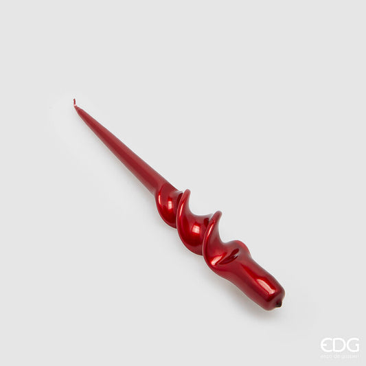 Candela a stilo per candelabro Twist Deluxe firmata EDG Enzo De Gasperi, color rosso acceso con finitura laccata lucida e fusto inferiore modellato a spirale.