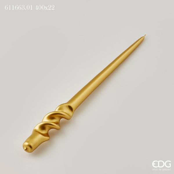 Candela lunga per candelabro Twist Deluxe Maxi da 40 cm, firmata EDG Enzo De Gasperi, in tonalità oro satinato metallizzato con fusto inferiore ritorto a spirale.