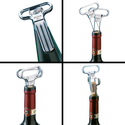 Questo pratico ausilio serve per aprire e richiudere le bottiglie con tappo in sughero. Li rilascia in un batter d'occhio senza danneggiarli. Le due molle in acciaio temprato permettono di afferrare perfettamente il tappo e di estrarlo con movimenti avanti e indietro. In negozio e online su tuttochic.live