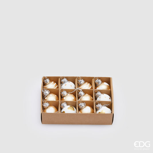 Confezione di 12 palline in vetro con decoro mix cuori di colore oro e bianco con diametro di 3 cm. In negozio e online su tuttochic.live