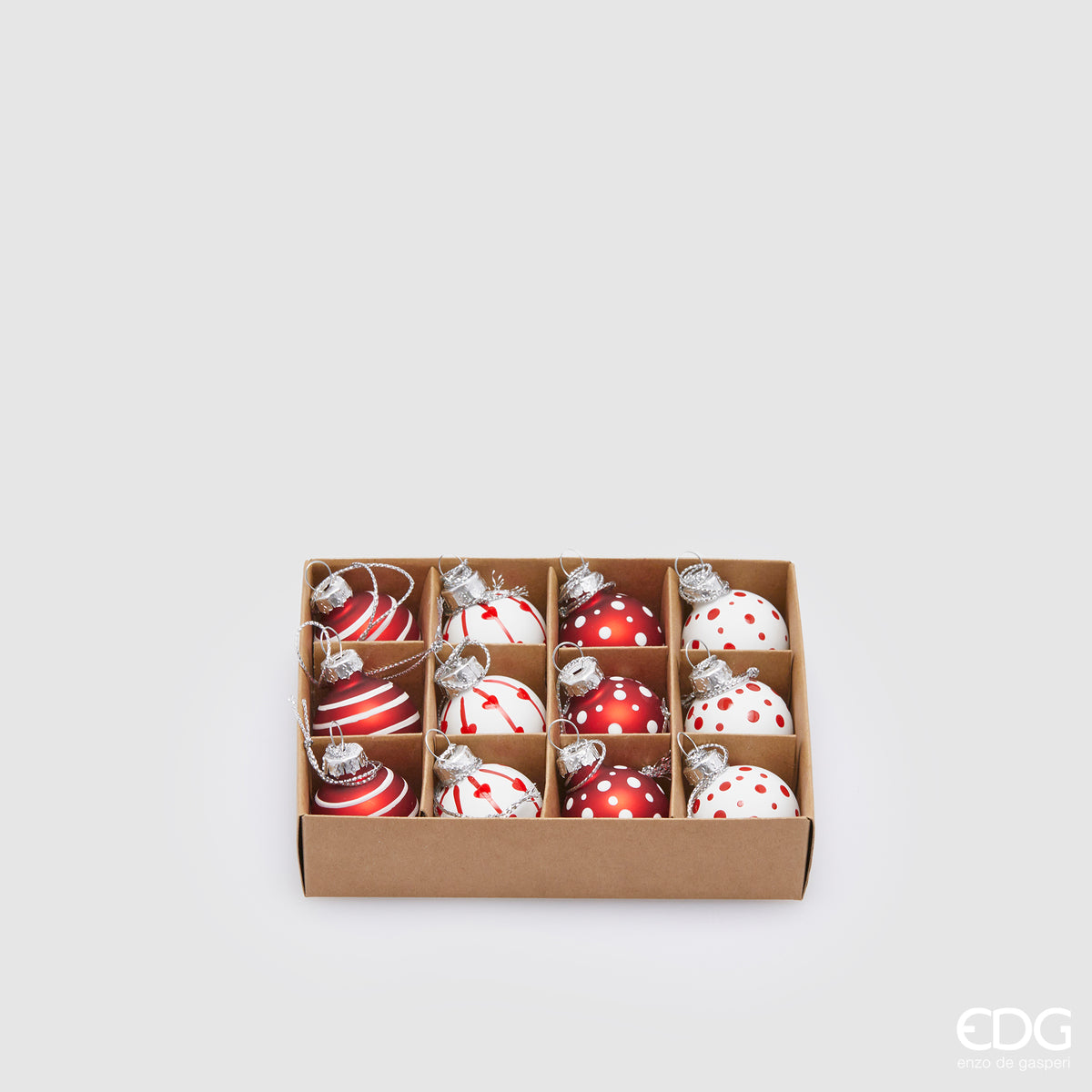 Confezione di 12 palline in vetro con decoro pois e righe di colore rosso e bianco con diametro di 3 cm. In negozio e online su tuttochic.live
