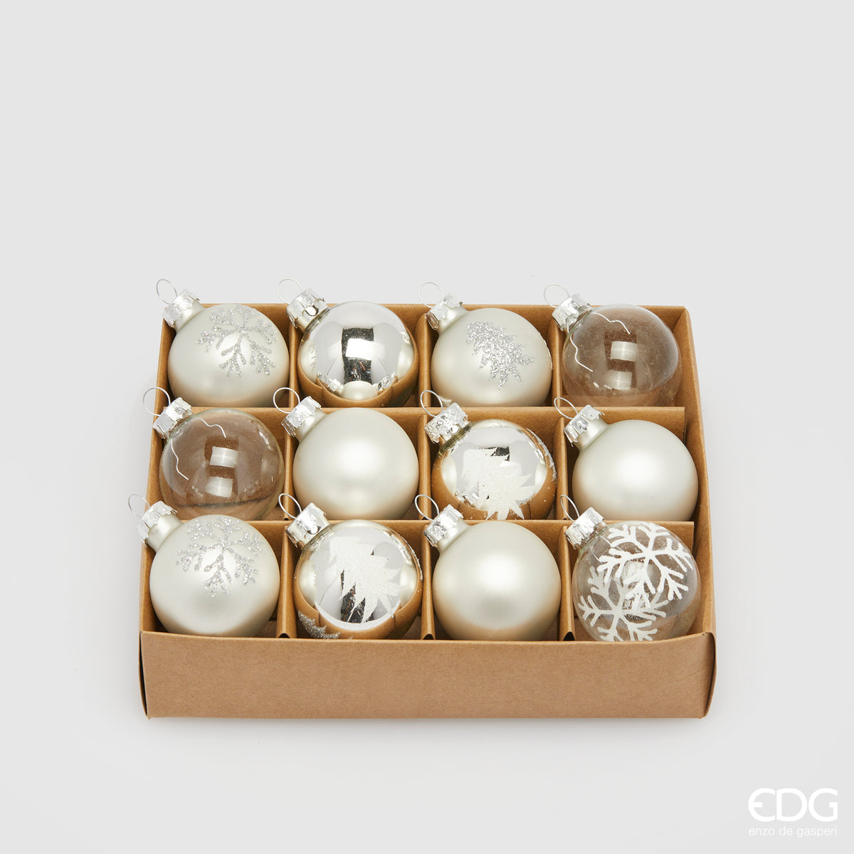 Confezione di 12 palline per albero di Natale in vetro di colore argento e trasparente decorate con glitter, diametro pallina 4 cm. In negozio e online su tuttochic.live