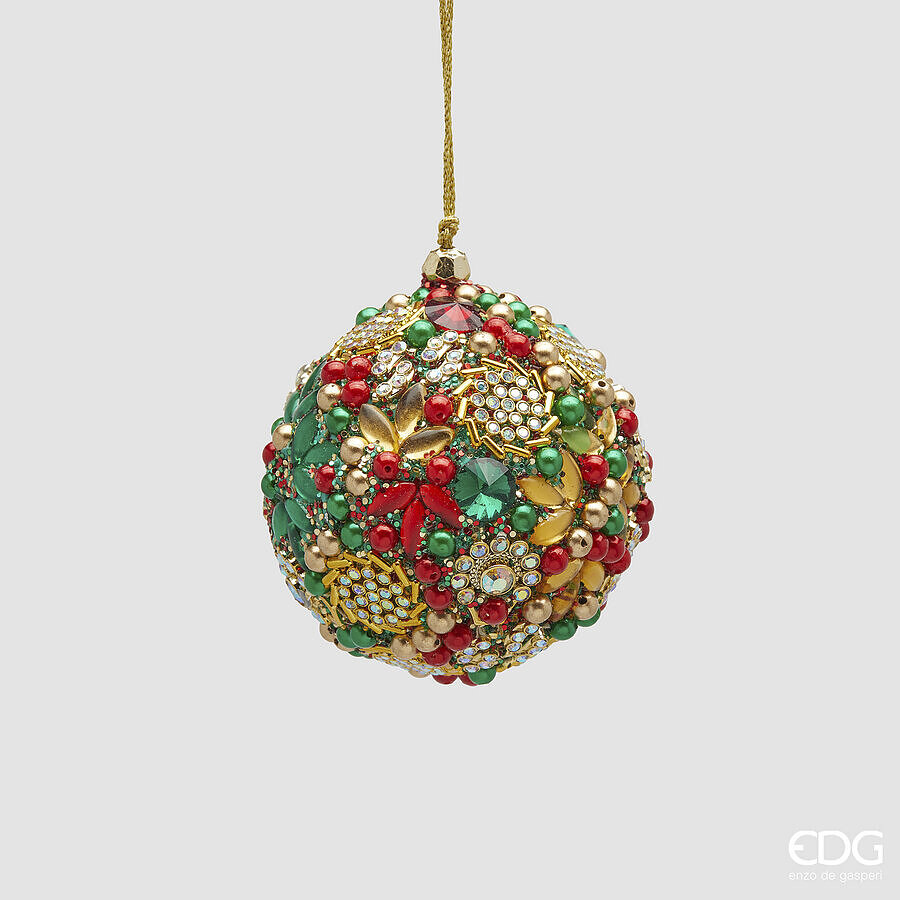 Palla di Natale gioiello della linea Mille Perle firmata EDG Enzo De Gasperi, diametro 8 cm, interamente ricoperta di strass, perle verdi, rosse e castoni dorati, completa di cordino da appendere.