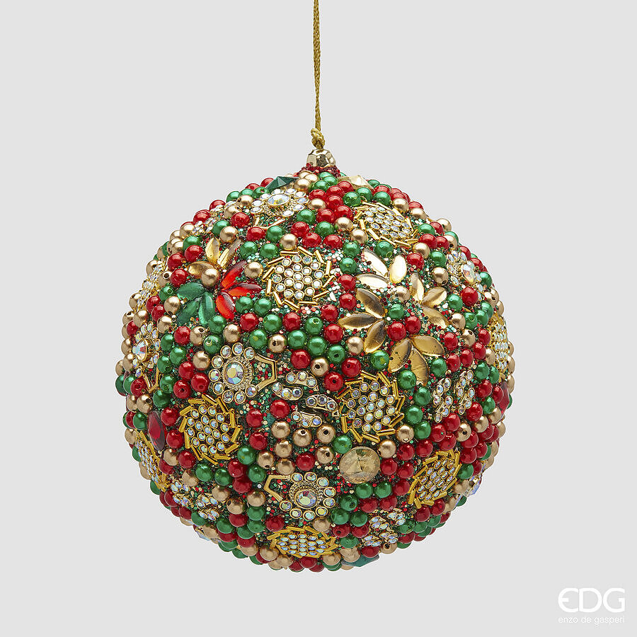 Palla di Natale gioiello in formato maxi della linea Mille Perle firmata EDG Enzo De Gasperi, diametro 12 cm, interamente ricoperta di strass, perle verdi, rosse e castoni dorati, completa di cordino da appendere.