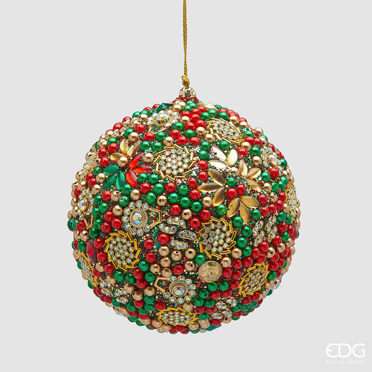 Palla di Natale gioiello in formato maxi della linea Mille Perle firmata EDG Enzo De Gasperi, diametro 12 cm, interamente ricoperta di strass, perle verdi, rosse e castoni dorati, completa di cordino da appendere.