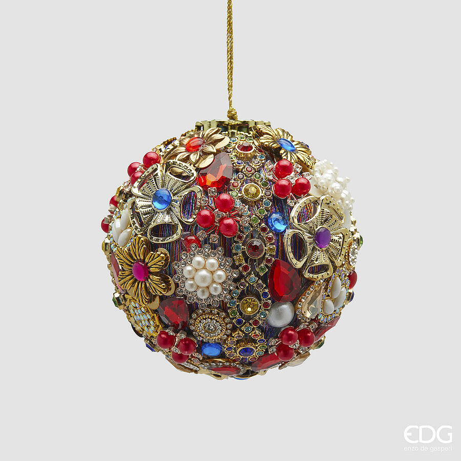 Palla di Natale gioiello della linea Supreme firmata EDG Enzo De Gasperi, diametro 10 cm, ricoperta da un ricco mosaico di fiori dorati a rilievo, grandi gemme rosse, blu, viola e perle bianche, con cordino d'oro.