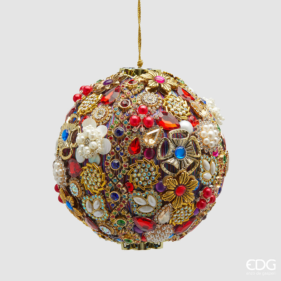 Palla di Natale gioiello in formato maxi della linea Supreme firmata EDG Enzo De Gasperi, diametro 12 cm, interamente ricoperta da fiori dorati a rilievo, perle e grandi gemme multicolore sfaccettate.
