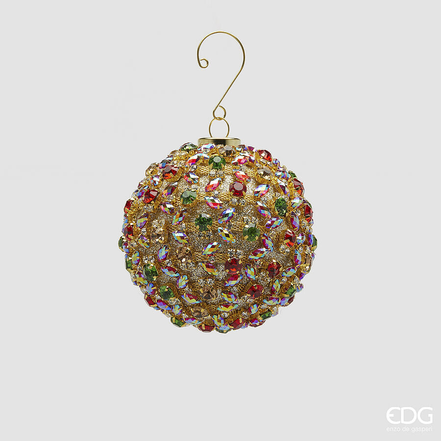 Palla di Natale gioiello della linea Godiva firmata EDG Enzo De Gasperi, diametro 8 cm, con base ricoperta di glitter oro e tempestata di strass rossi, verdi e cangianti a taglio navette, completa di gancio dorato rigido.