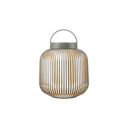 Lampada LED mobile LITO di Blomus in ferro e alluminio, ricaricabile anche per uso esterno.
