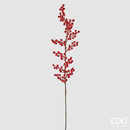 Slanciato ramo natalizio artificiale alto 100 cm di EDG Enzo De Gasperi, caratterizzato da un gambo marrone e fitte diramazioni piene di bacche rosse sferiche laccate su sfondo grigio chiaro.