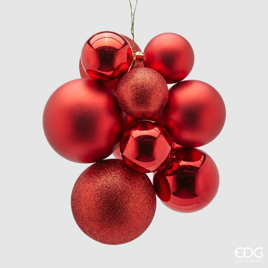 Realizzato in PVC composto da 5 palline di misura e tonalità di colore rosso diverse. Dimensioni: cm 20 x 20. In negozio e online su tuttochic.live