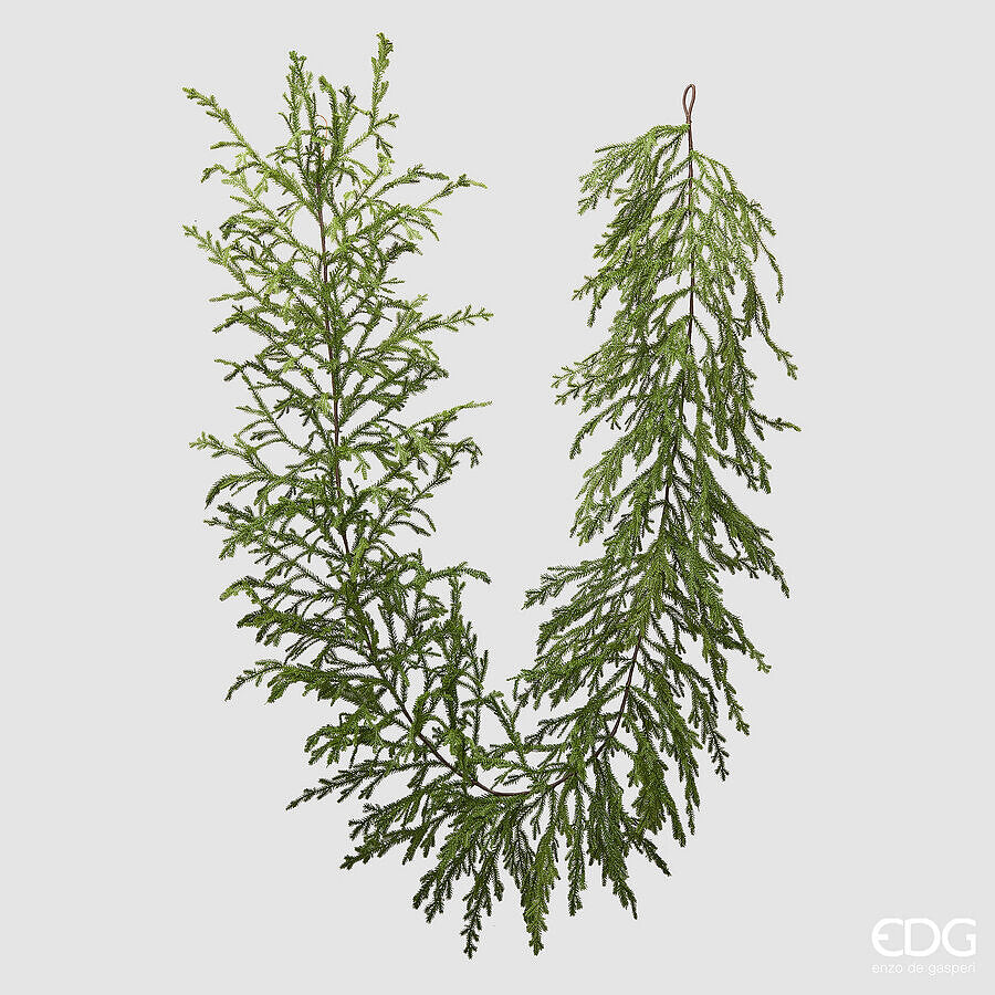 Grande festone decorativo natalizio Cryptomeria lungo 260 cm di EDG Enzo De Gasperi sagomato a U con rami verdi vaporosi a effetto cedro naturale.